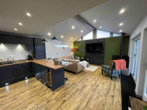 2-bedroom Chalet with Log Burner